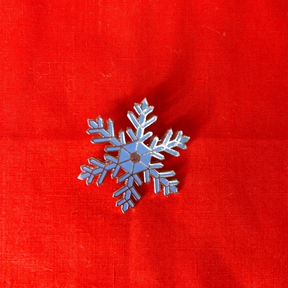 Snowflake Brooch Set in Blue and Silver - Picture 4 of 4